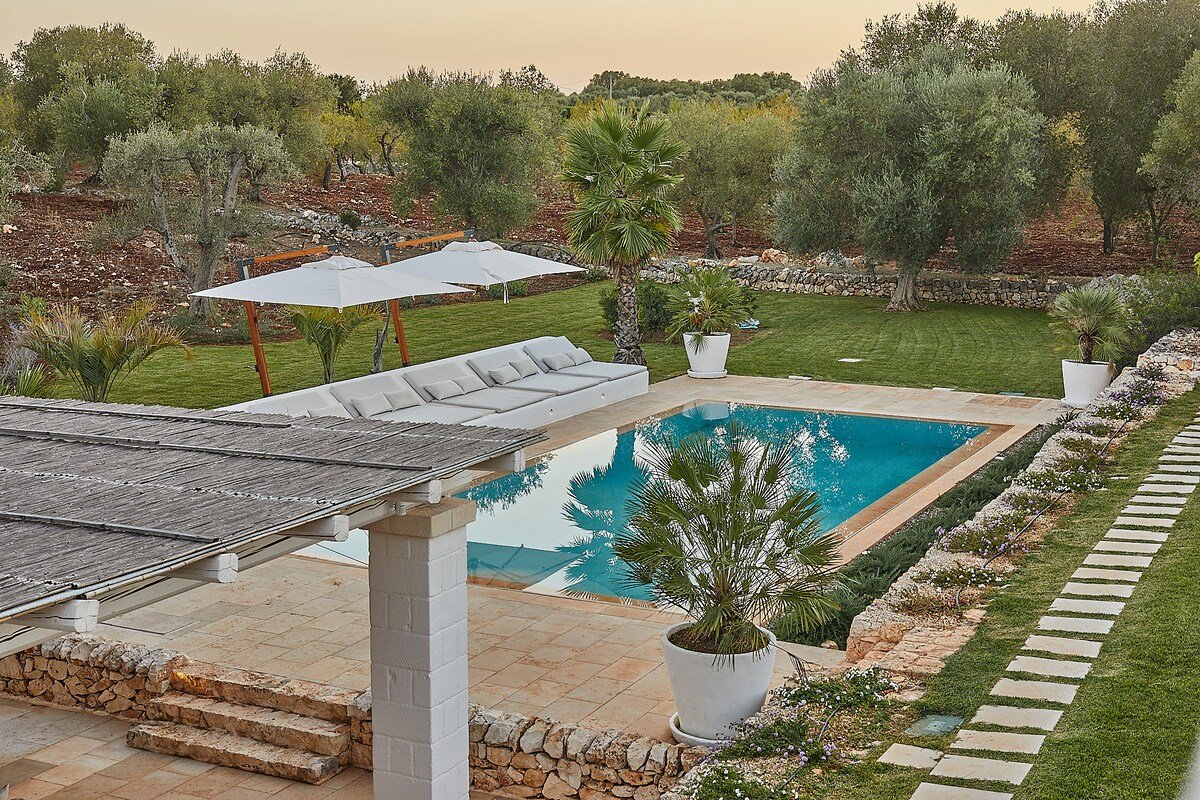 Trullo Carnevale, Ostuni, beautiful large pool gallery image 4