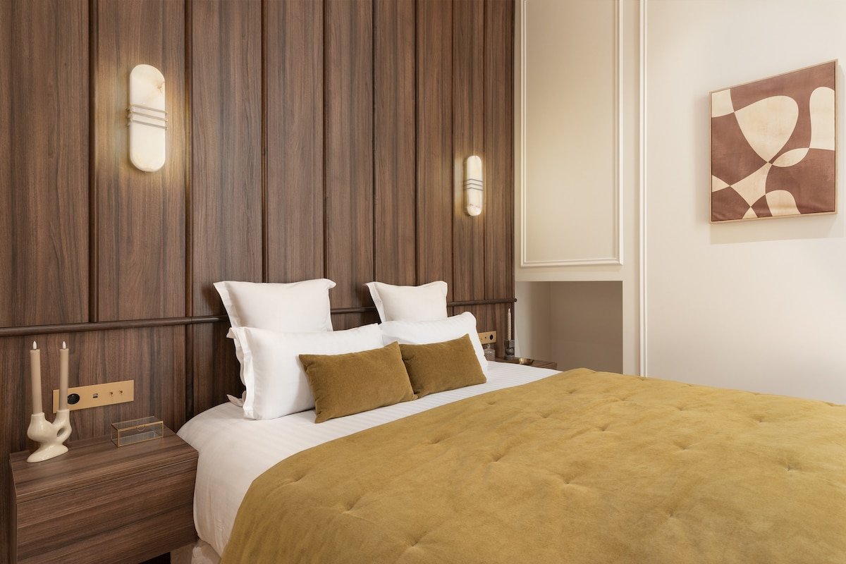 A Unique 2-BR/2Ba with Terrace & Services – Louvre gallery image 4