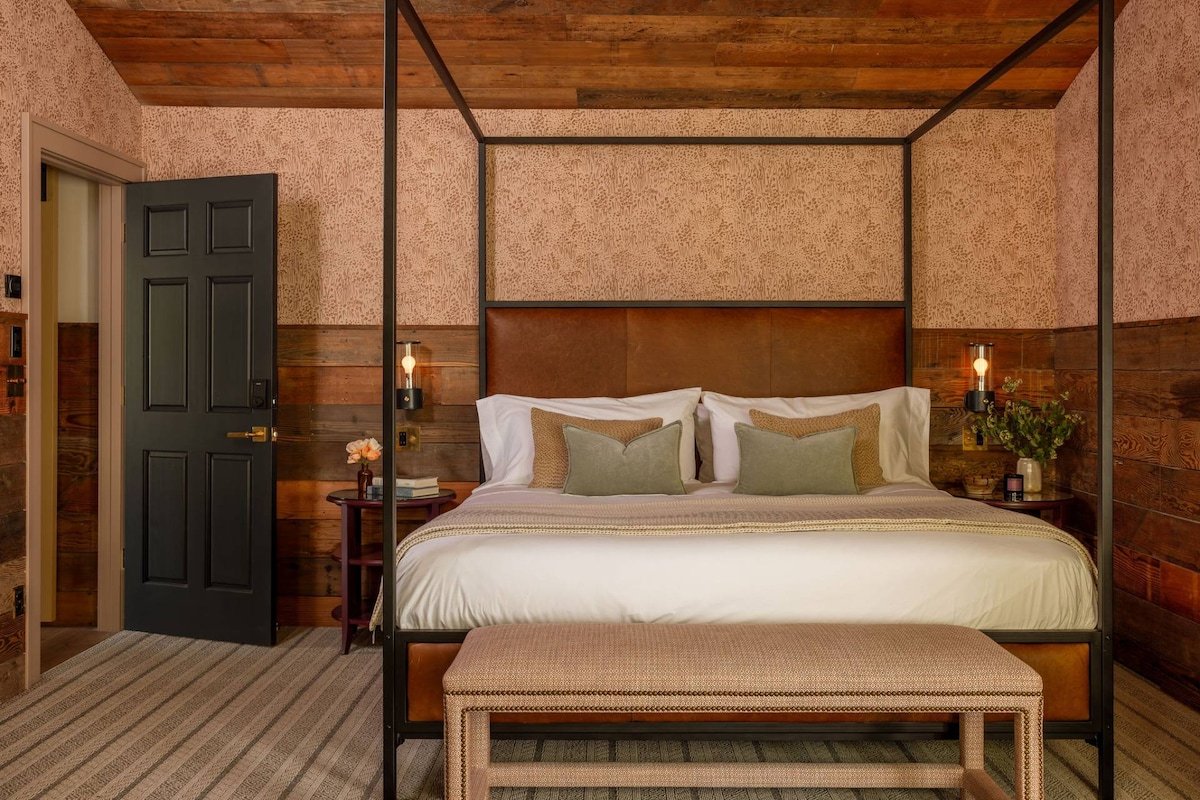 The Carly Estate | Luxe Wine Country Experience w/ gallery image 2