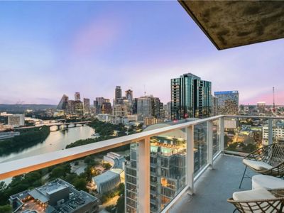 Huge 2BR Lakefront Natiivo Austin 29th-Floor