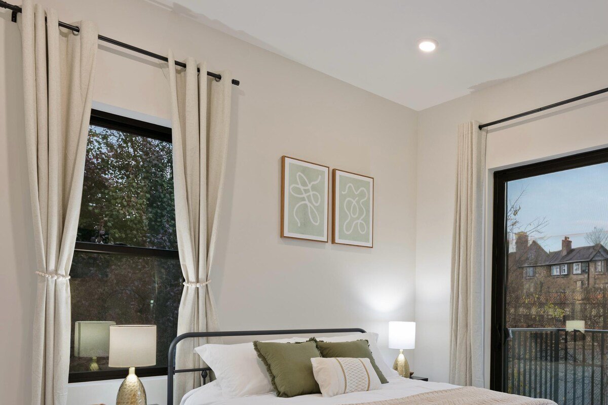 LUX 3BD/3BA Near PATH to NYC! Secure 2 Car Parking gallery image 3