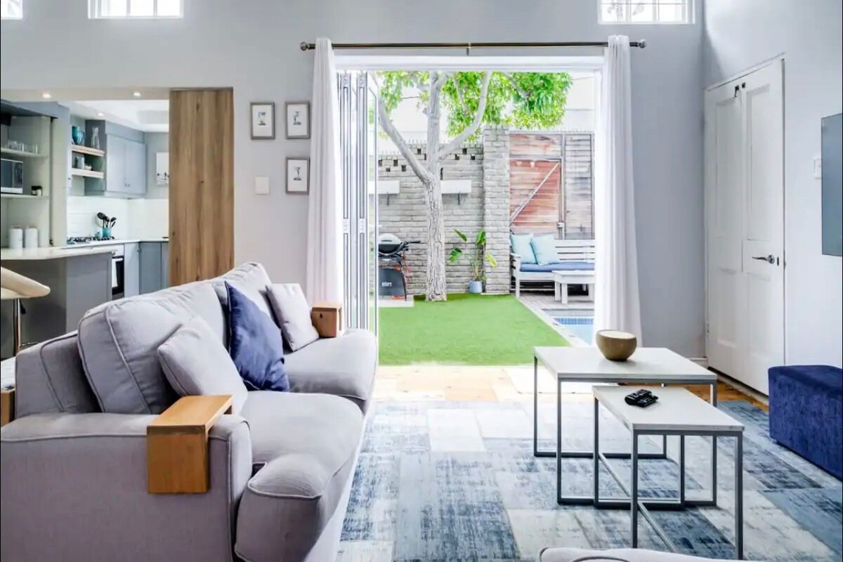 House 4 bed, 3 bath w/ pool gallery image 3