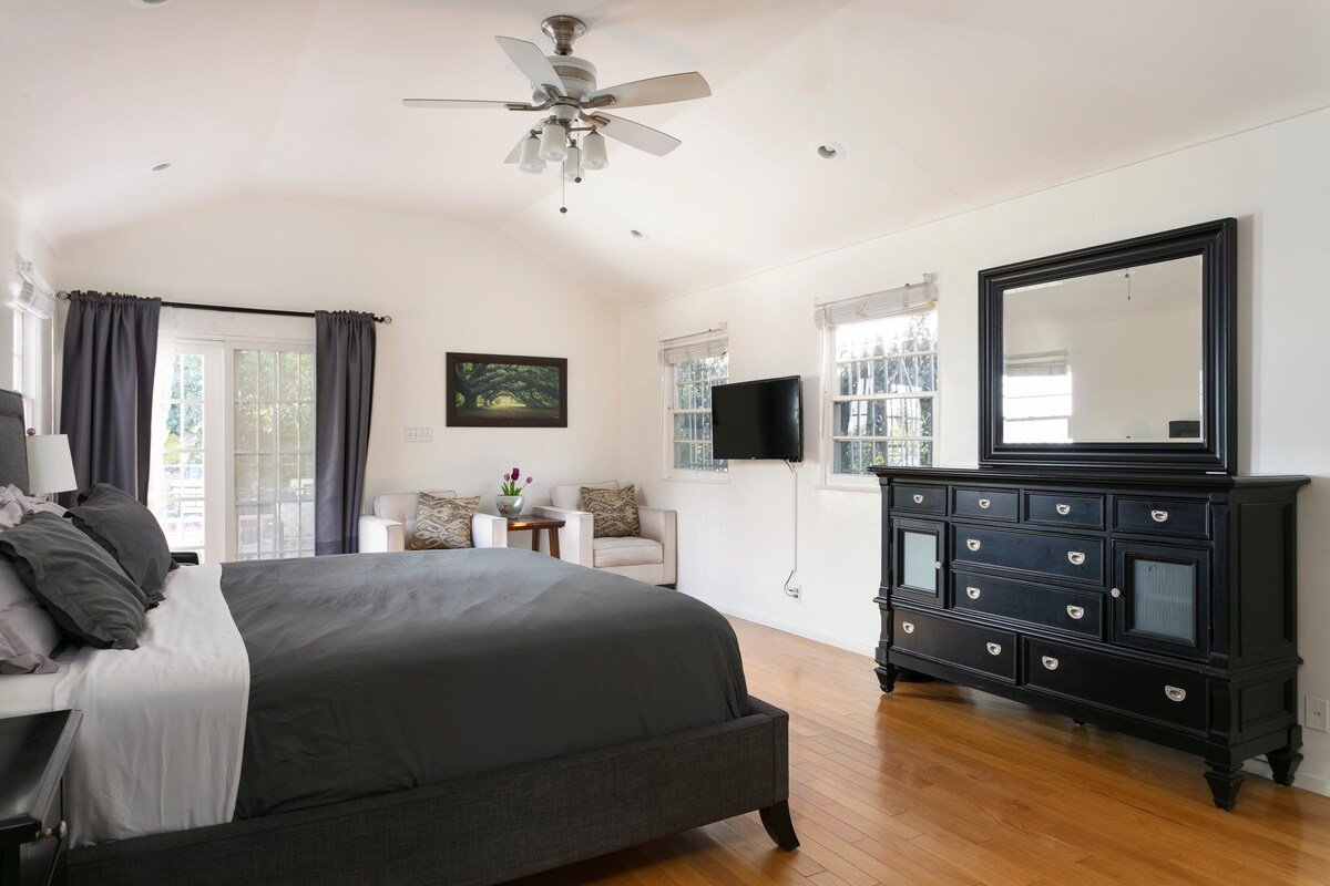 Spacious Group Travel Home gallery image 3