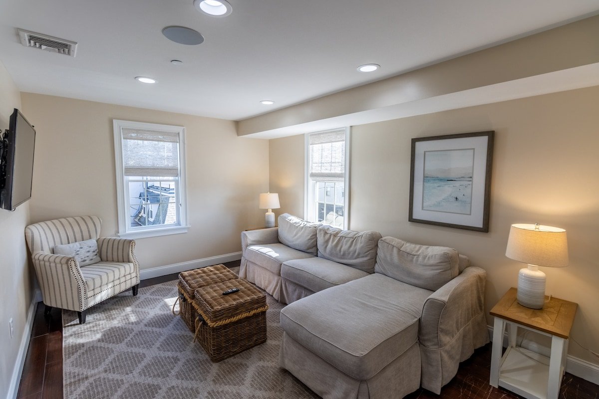 Instagramable Views of Harbor from Roof Deck gallery image 4