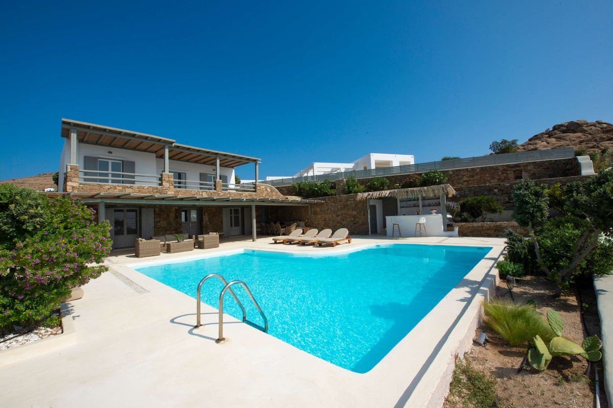 Luxury 4BR villa Divine/private pool, sea view gallery image 3
