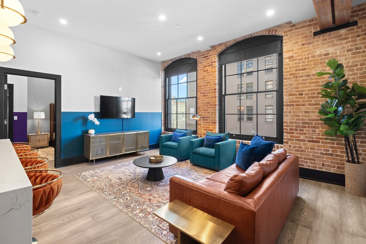 LUX 4BD/4BA Sleeps 12 Walk to Dome&French Quarter gallery image 5