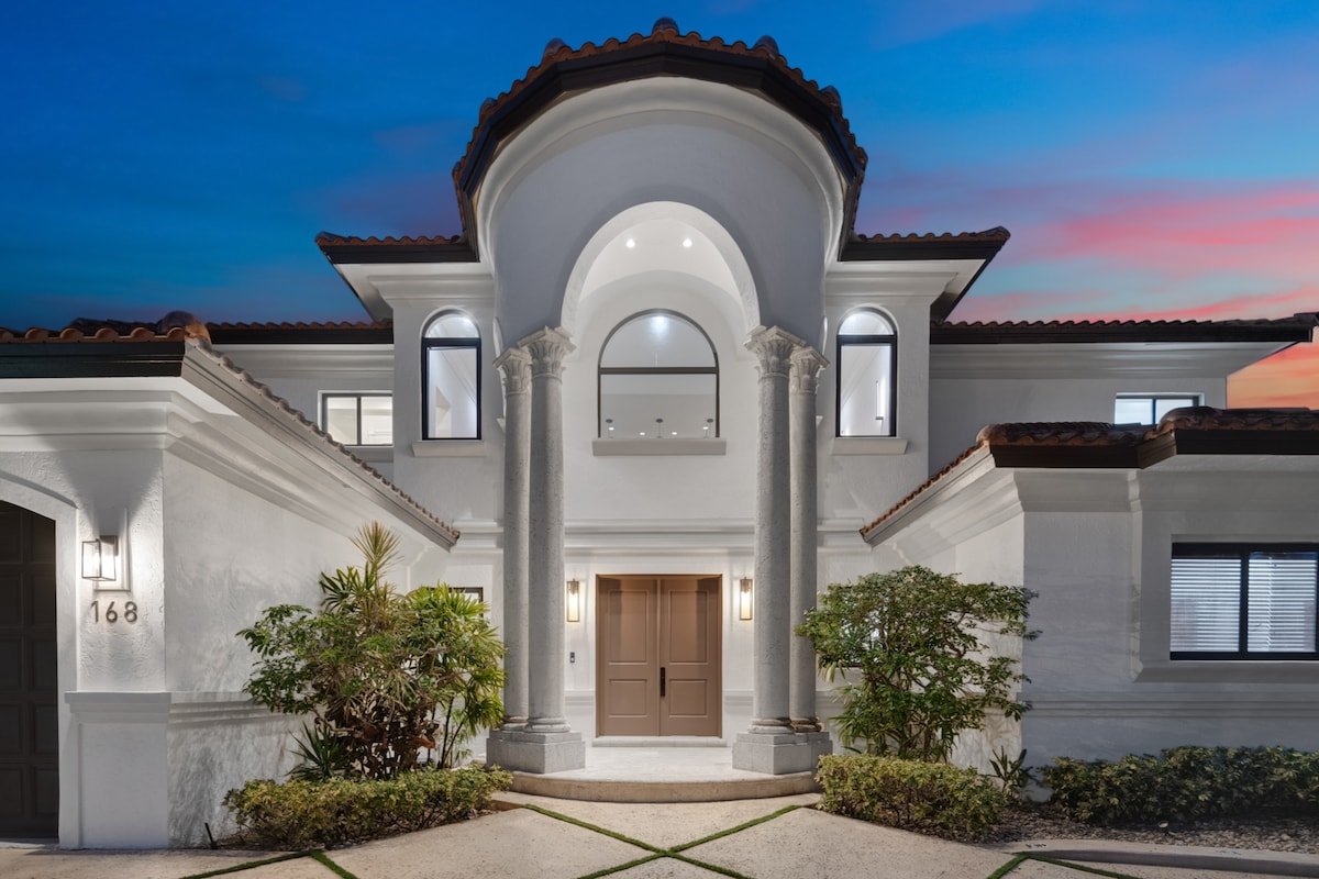 WATERFRONT MANSION gallery image 4