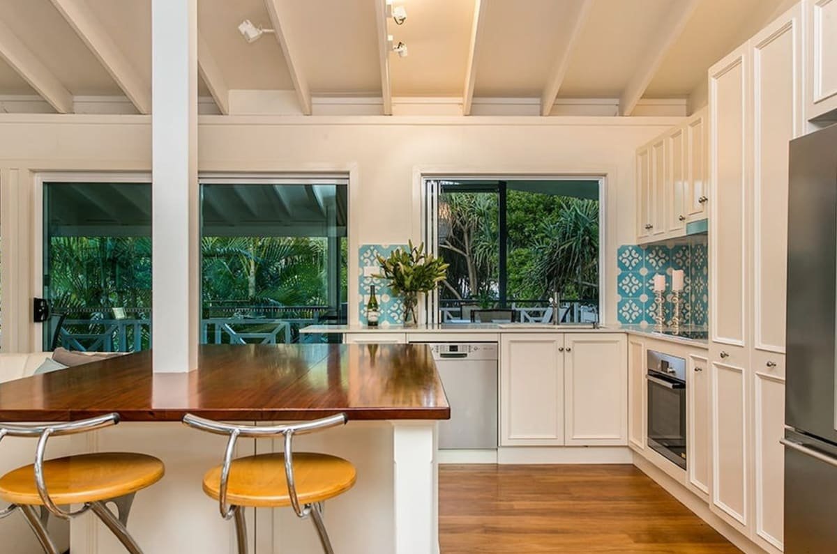 Beachfront Resort-Style Escape gallery image 5