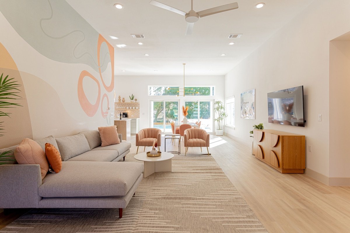 Bachelorette Fave, Fire Pit, Pool, Hot Tub, Grill gallery image 5