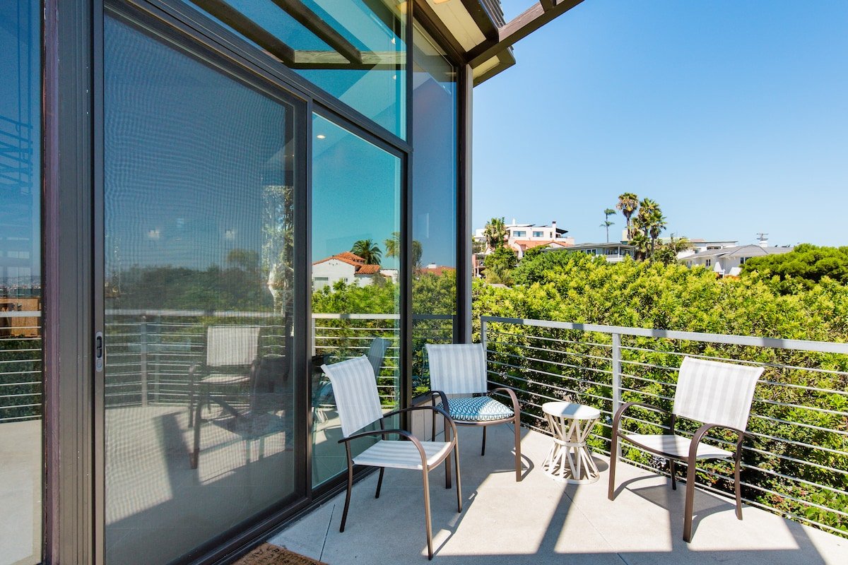 Savor Panoramic Harbor and Skyline Views near Shelter Island gallery image 5