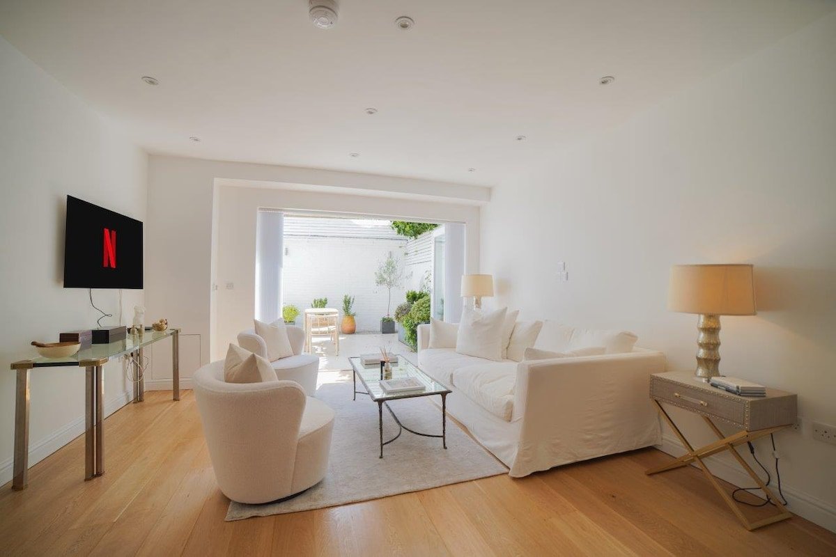 The Prestigious Residence with Modern Elegance gallery image 5