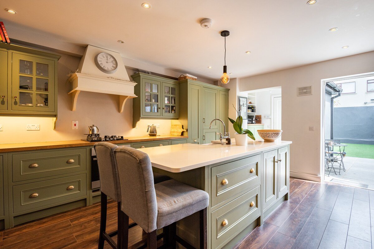 Spacious 3 bed home 10 mins walk from City Centre gallery image 3