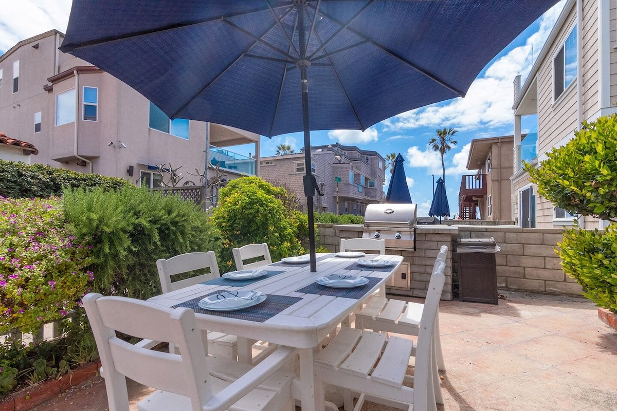 Classic Beach Paradise | Garage, AC & Large Patio gallery image 2