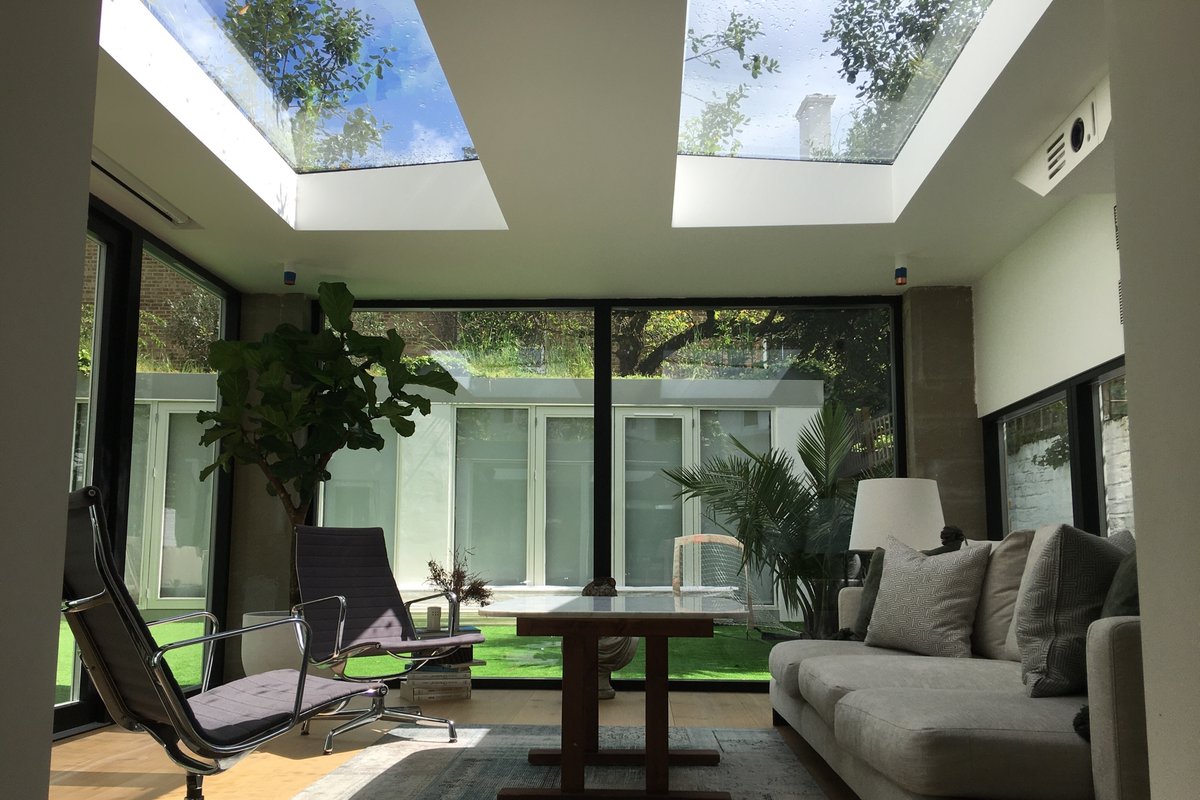 Modern 3 bed flat with a large garden in Chelsea