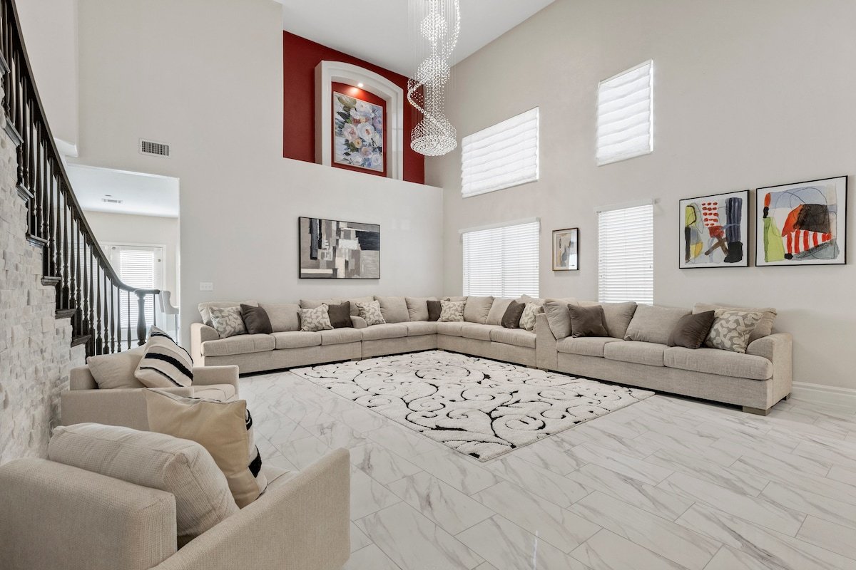 The Hera | 6 Bedrooms 4 Baths | 15 Mins to Strip gallery image 5