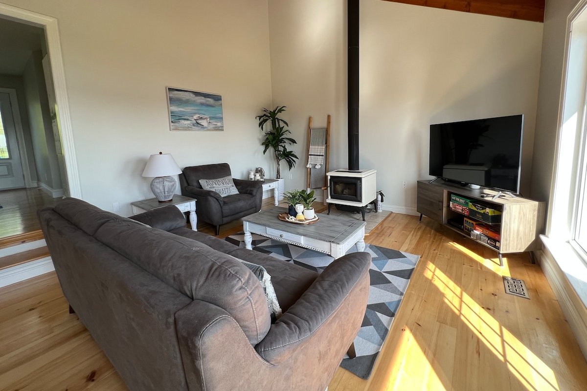 *Once Upon a Tide* Waterfront Escape gallery image 2