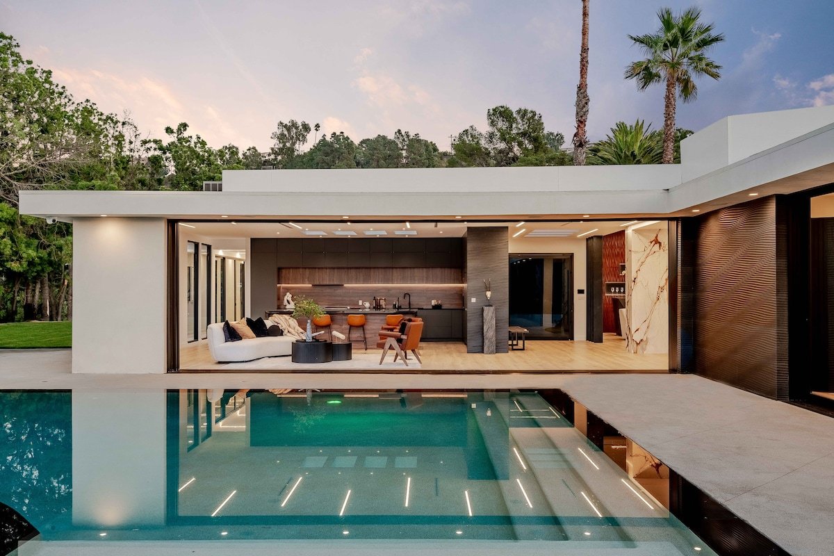 Breathtaking Views Mansion gallery image 3