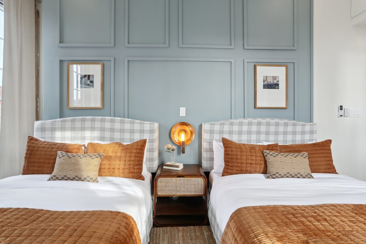 10 bed/10 bath Luxury CBD Villa – Private Pool gallery image 3