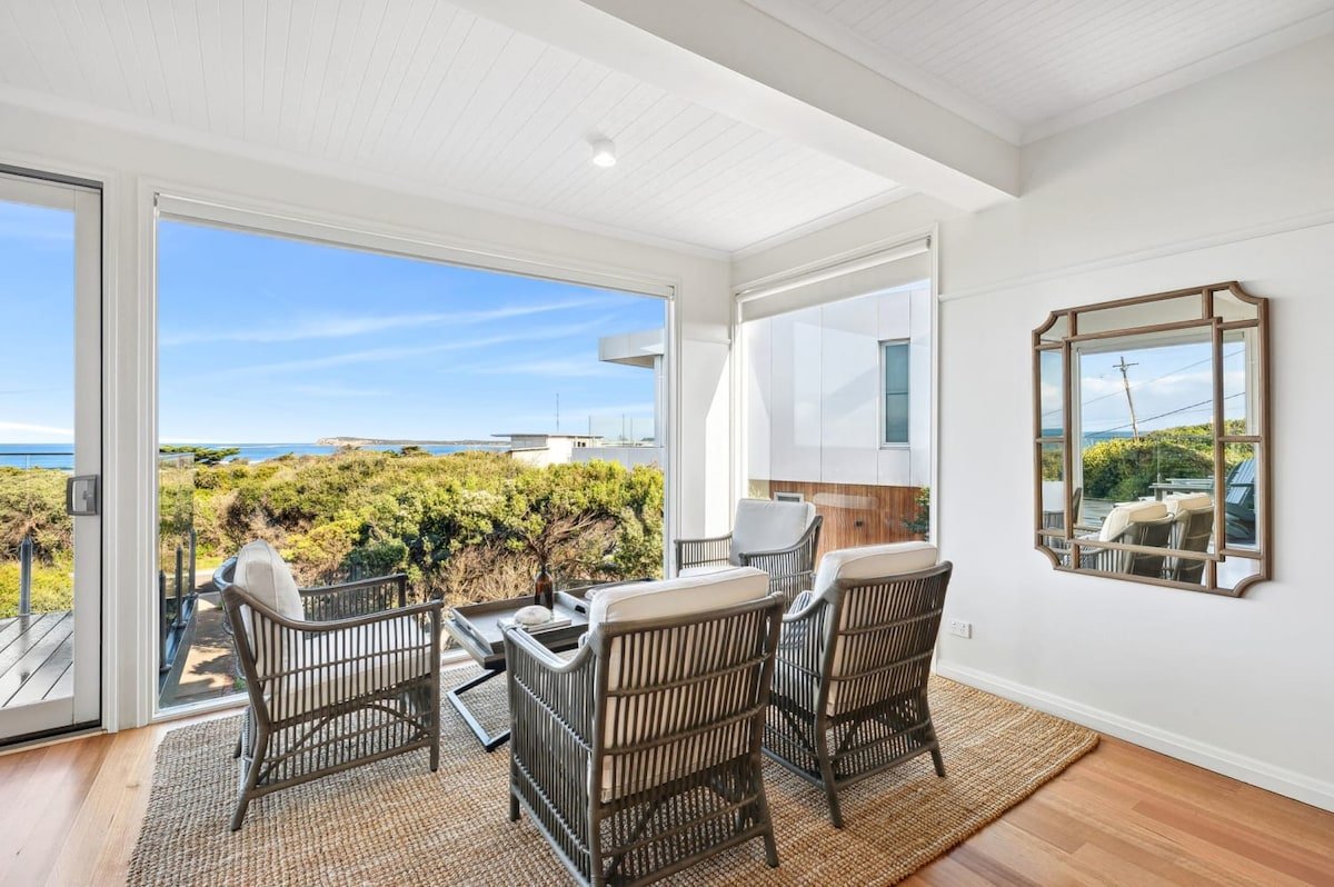 Luxury ocean front holidays, footsteps to beach gallery image 5