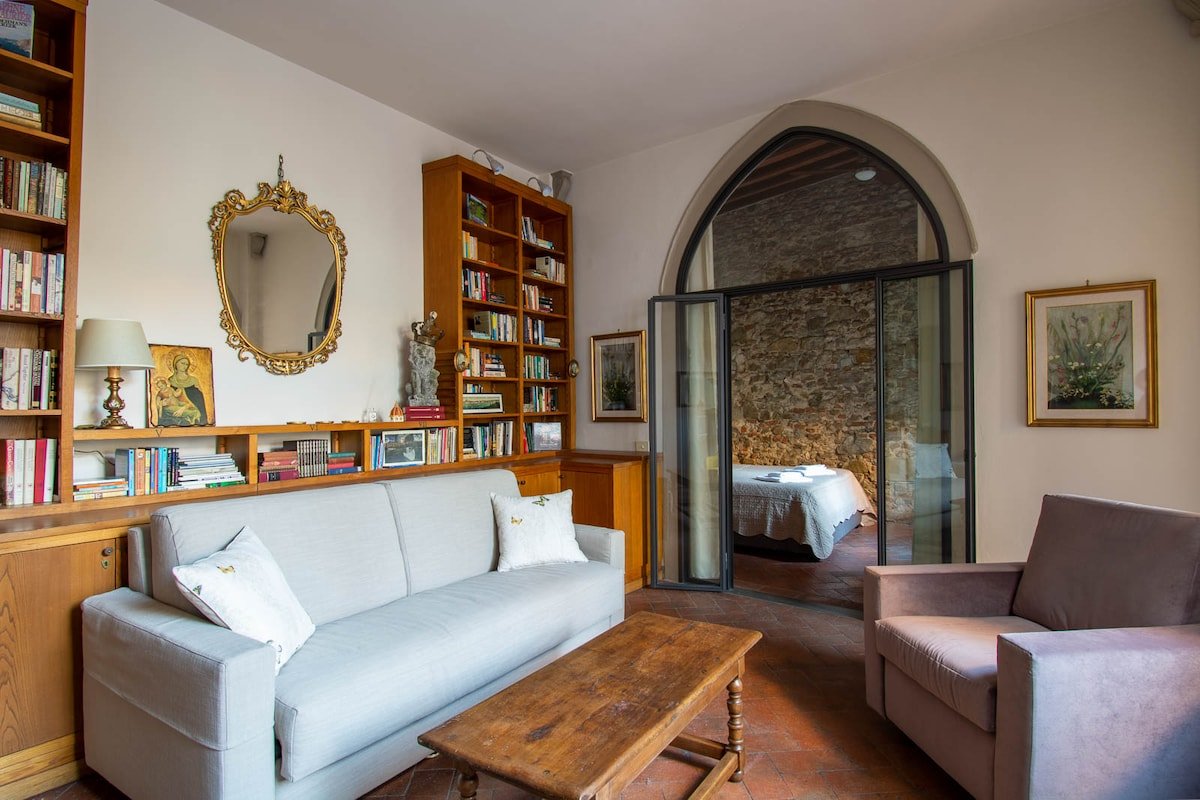 Unique Flat – Private Terrace and Gothic Details gallery image 5