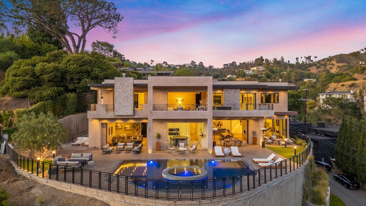 Hollywood Hills City Scape Dream w/ Theater & Gym