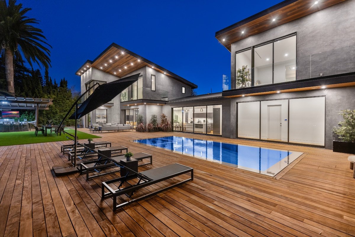 Skyline Luxe Escape w/ Unmatched Views & Serenity