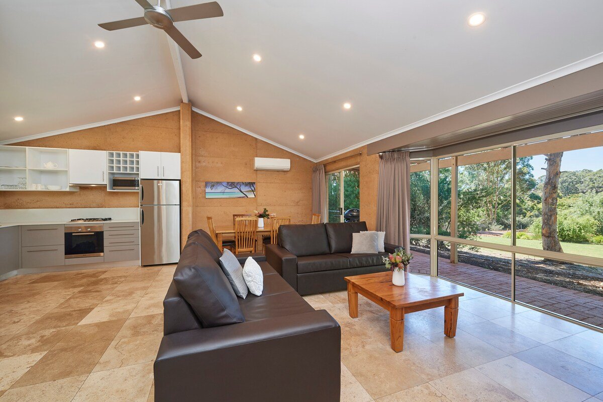 Two Bedroom Queen Chalet gallery image 5