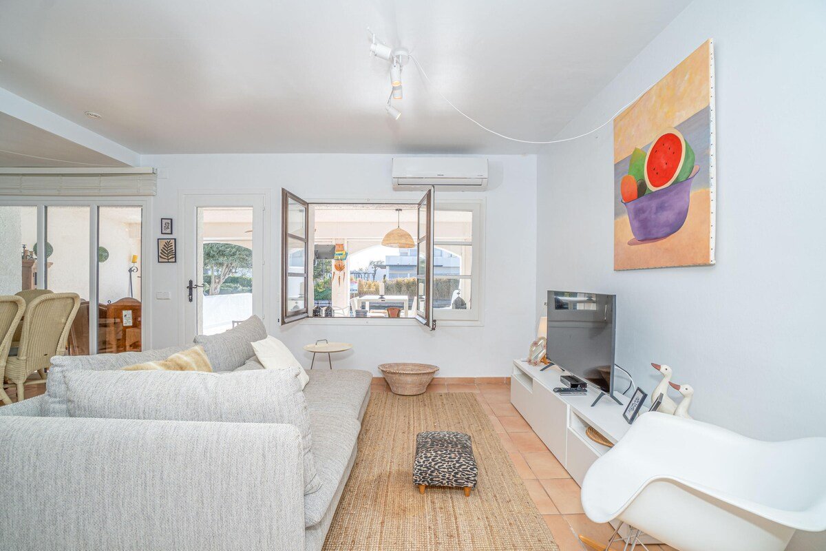 Fisherman’s house with 3 bedrooms, pool and moorin gallery image 5