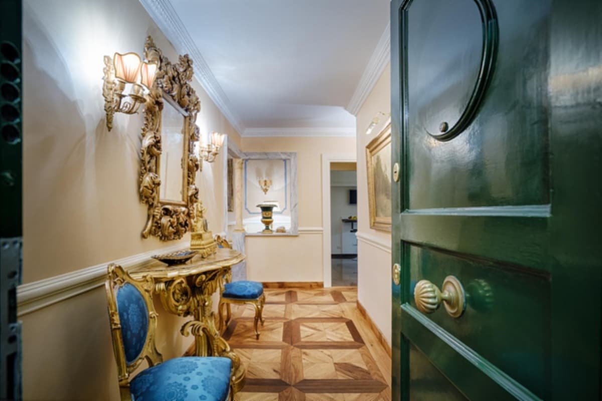 Elegant 2BR/2BA Apartment near Spanish Steps gallery image 3