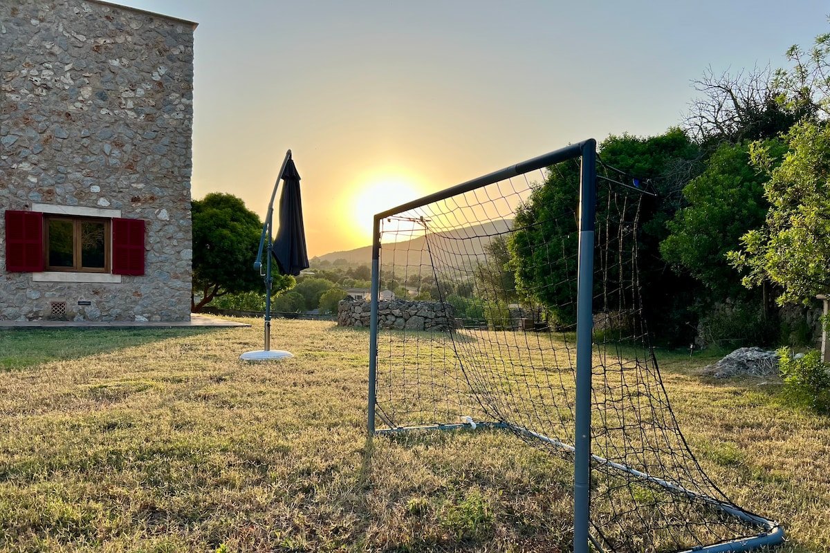 Cas Cavaller | Family & Friends Retreat gallery image 4