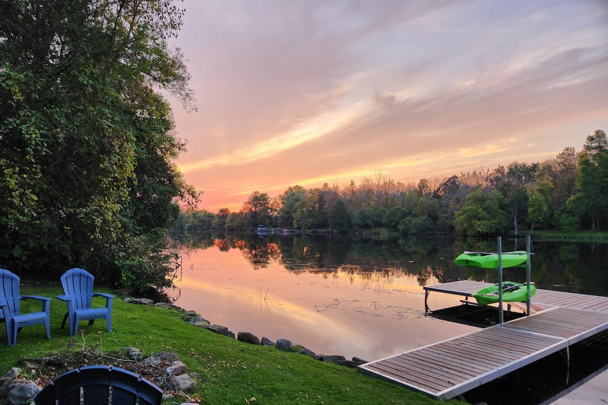 Luxurious waterfront 5-bedroom with pool and spa gallery image 2