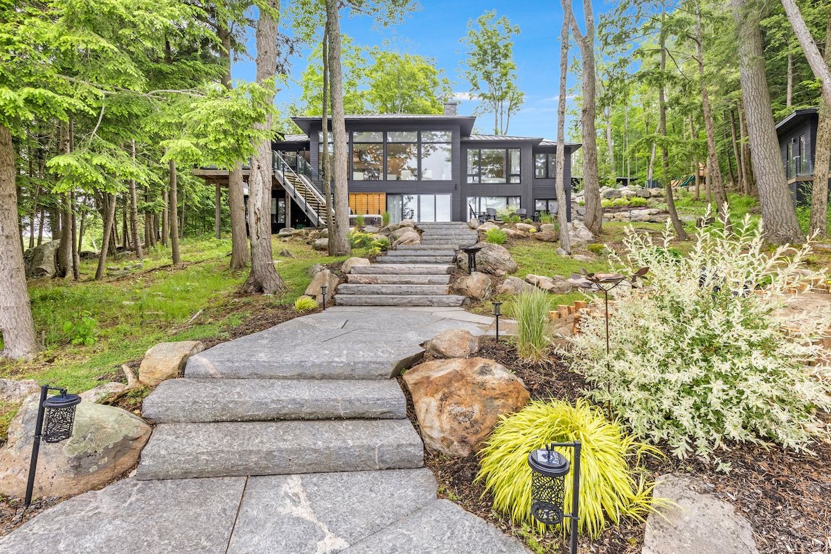 Muskoka Courtside, Lake Muskoka