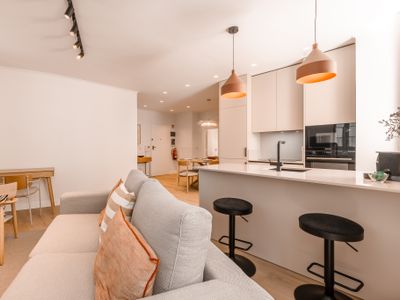 A1 + A2 NOVOS | 2 Apts | Renovados na Bica! Centro