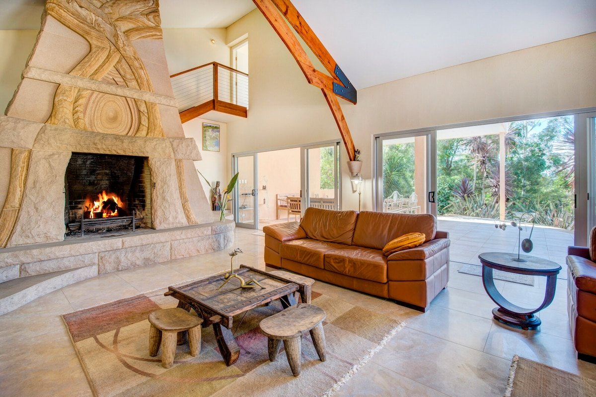 Bay Vista Retreat – aircon, spacious, unique gallery image 3