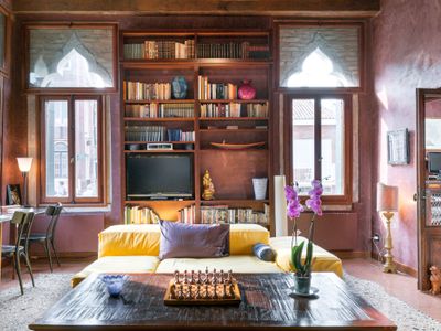 Luxury Historic Apartment on Calm Sunny Canal