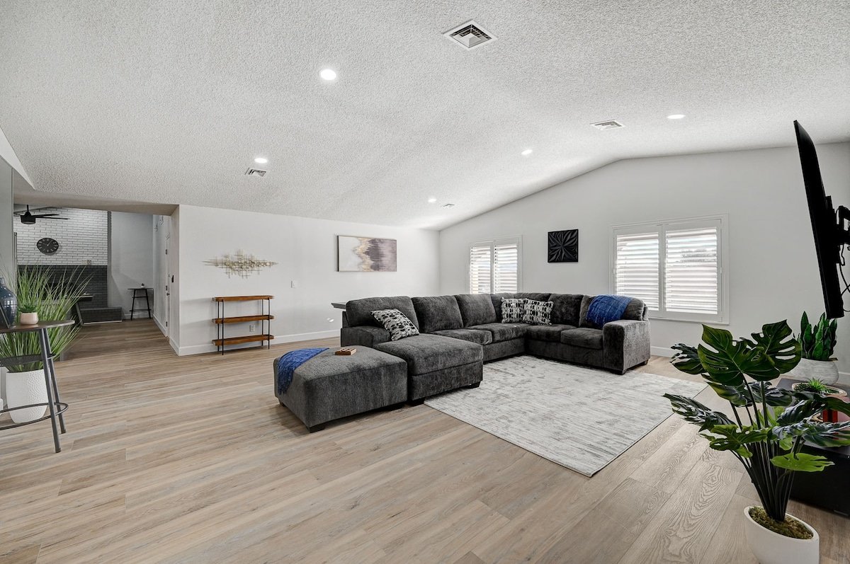 Spacious Oasis w/ Pickleball Mins to Strip/Stadium gallery image 2