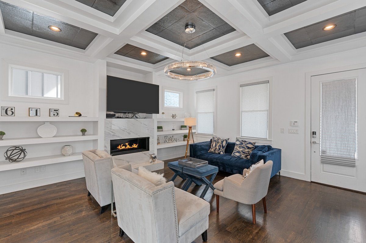 Nashville’s Ultimate Luxury Stay~Sleeps 11~Rooftop gallery image 5