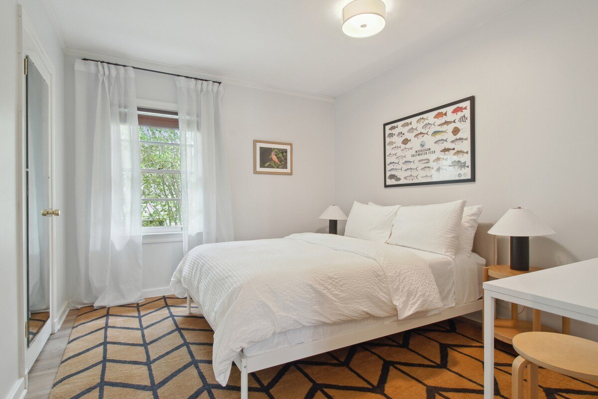 Spacious, 2bed 2bath near Audubon Park & Streetcar gallery image 5