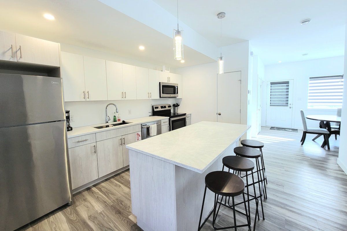 Newly Built 2 Story |3BR 2.5 Bath w/ Ample Parking gallery image 4