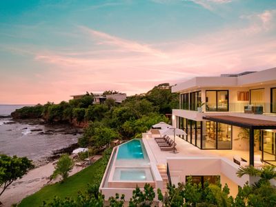 Casa Todos Juntos Oceanfront staff pool Bolongo