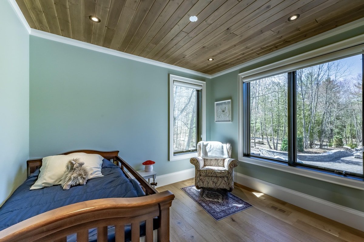 10 Bedrooms! Exquisite Waterfront on Lake Muskoka gallery image 4