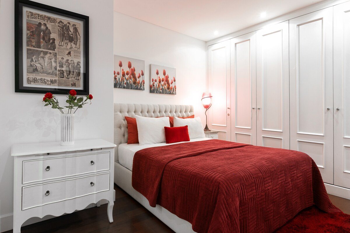 Rouge – Spacious 3 Bed 3 Bath in Chiado, Lisbon gallery image 3