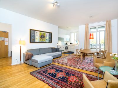 Airbnb Superb 2 bed 2bath + Carpark, city centre!