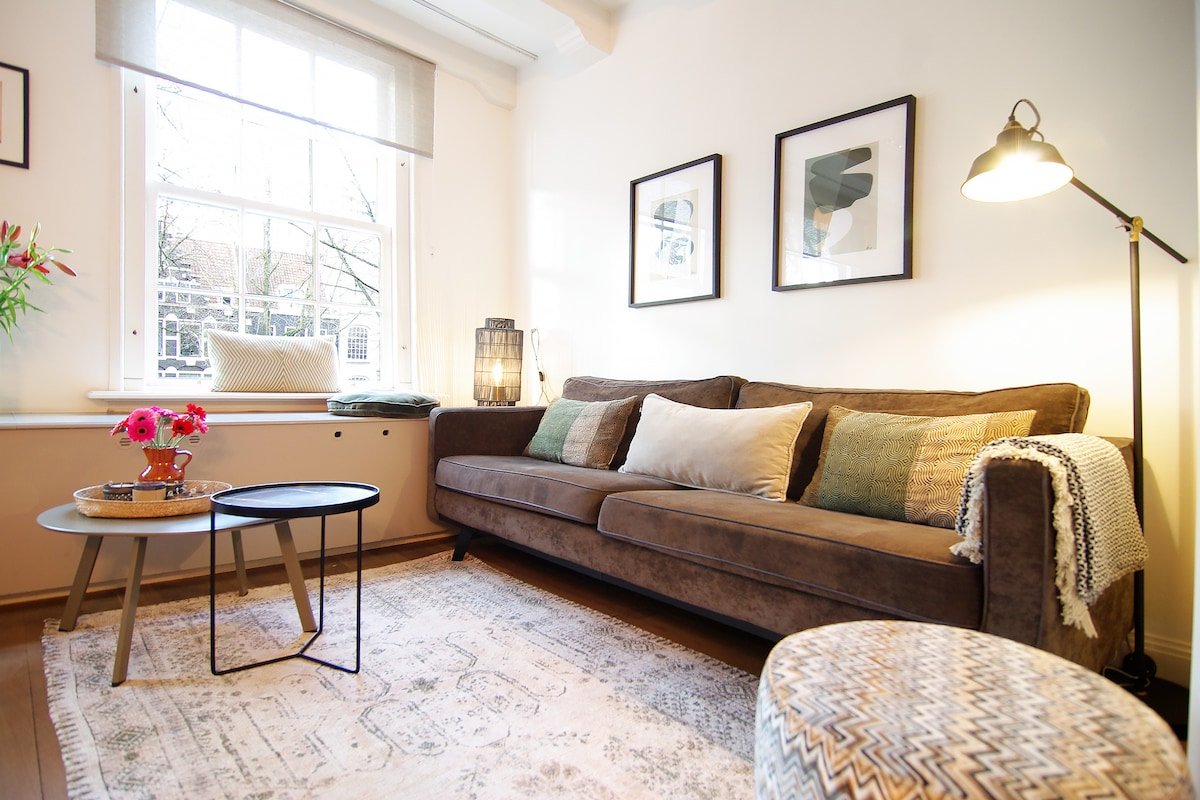 Sonnenberg – Canal side & view – Private & Central gallery image 4