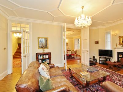 Gorgeous 3-Bedroom Apt Next to Castle & Royal Mile