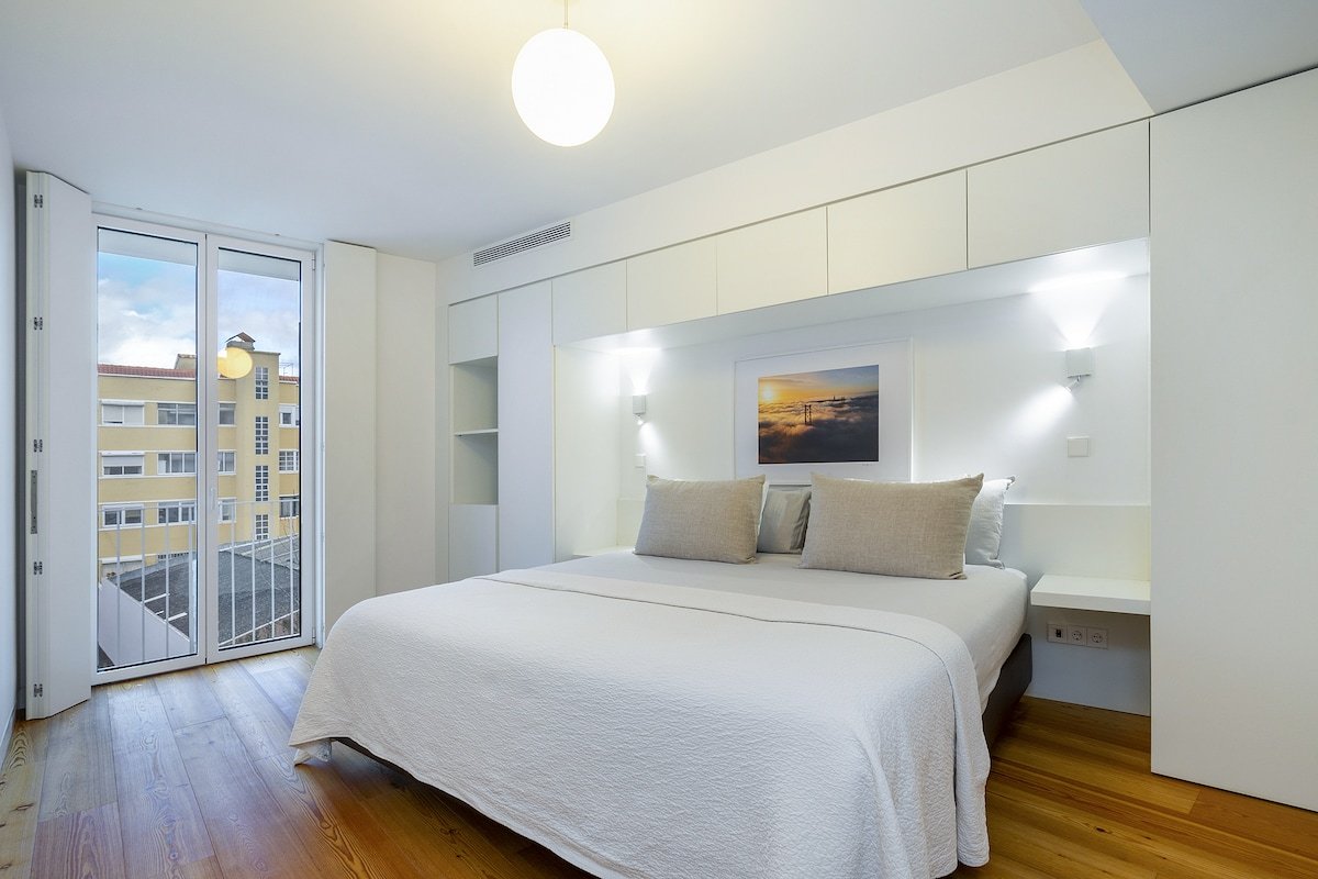 City View Penthouse Luxurious Living in Lisbon gallery image 3