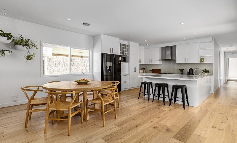 Summertimes with pool, spa and short walk to beach gallery image 4