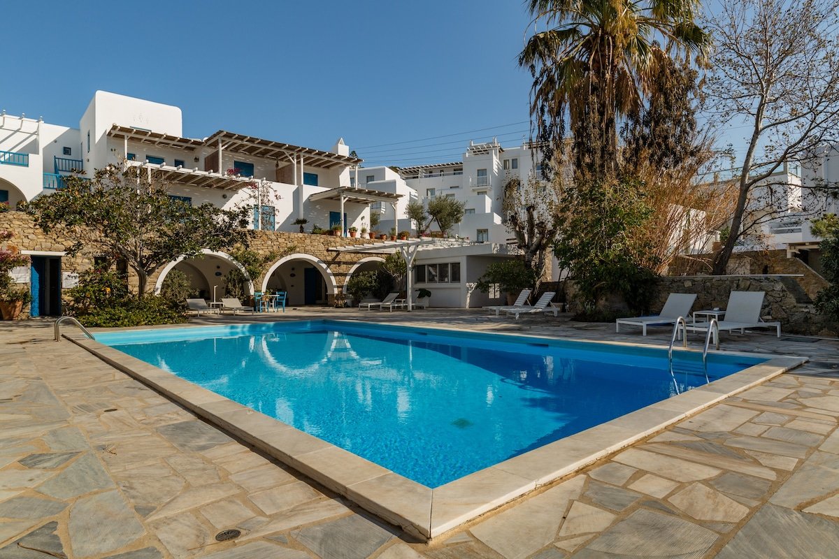 Callisti Mykonos Town (Chora) with pool view. gallery image 2