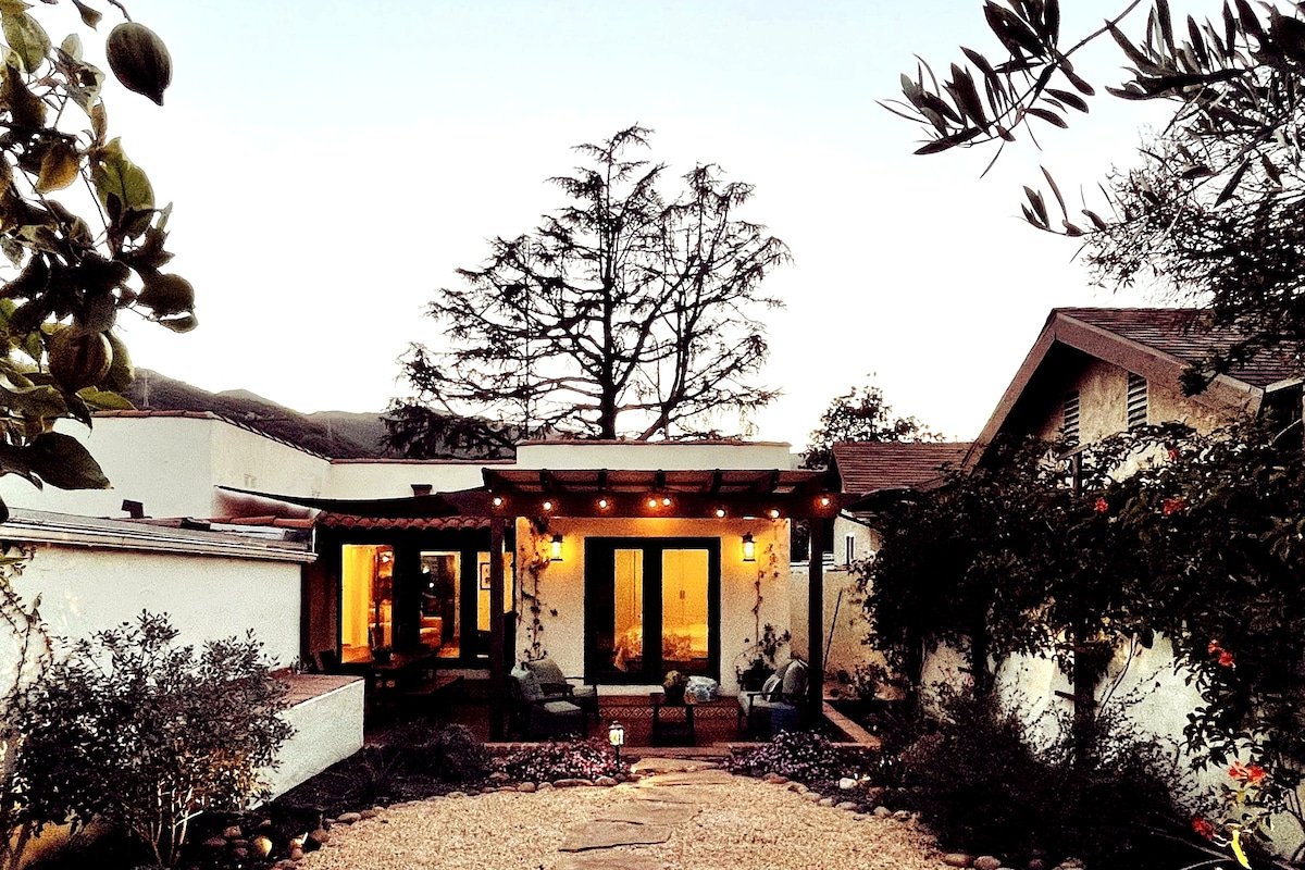 Bright Montrose House in a Quiet Neighborhood gallery image 5