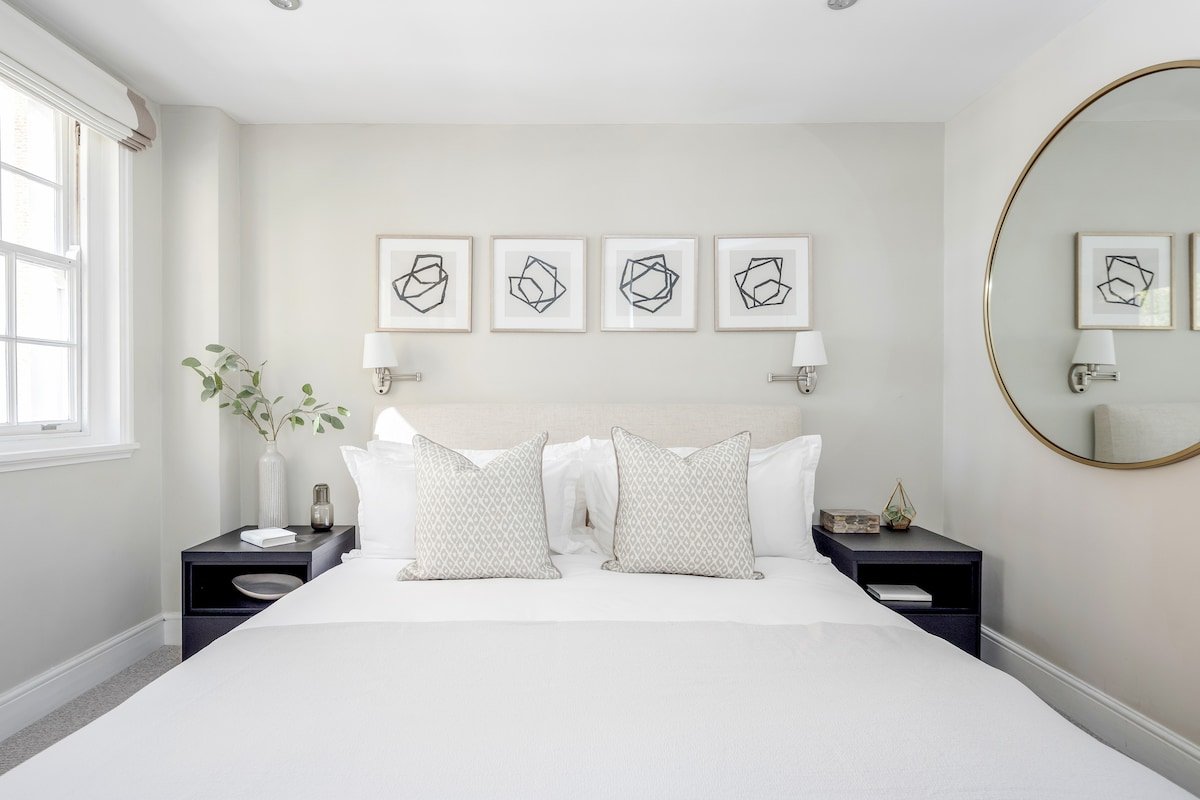 Stunning Marylebone Mews House gallery image 3